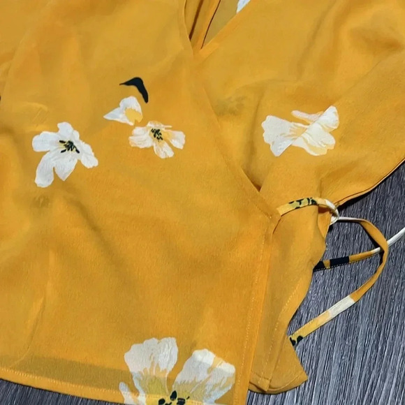 (45) Aritzia Wilfred floral  blouse - Picture 3 of 3